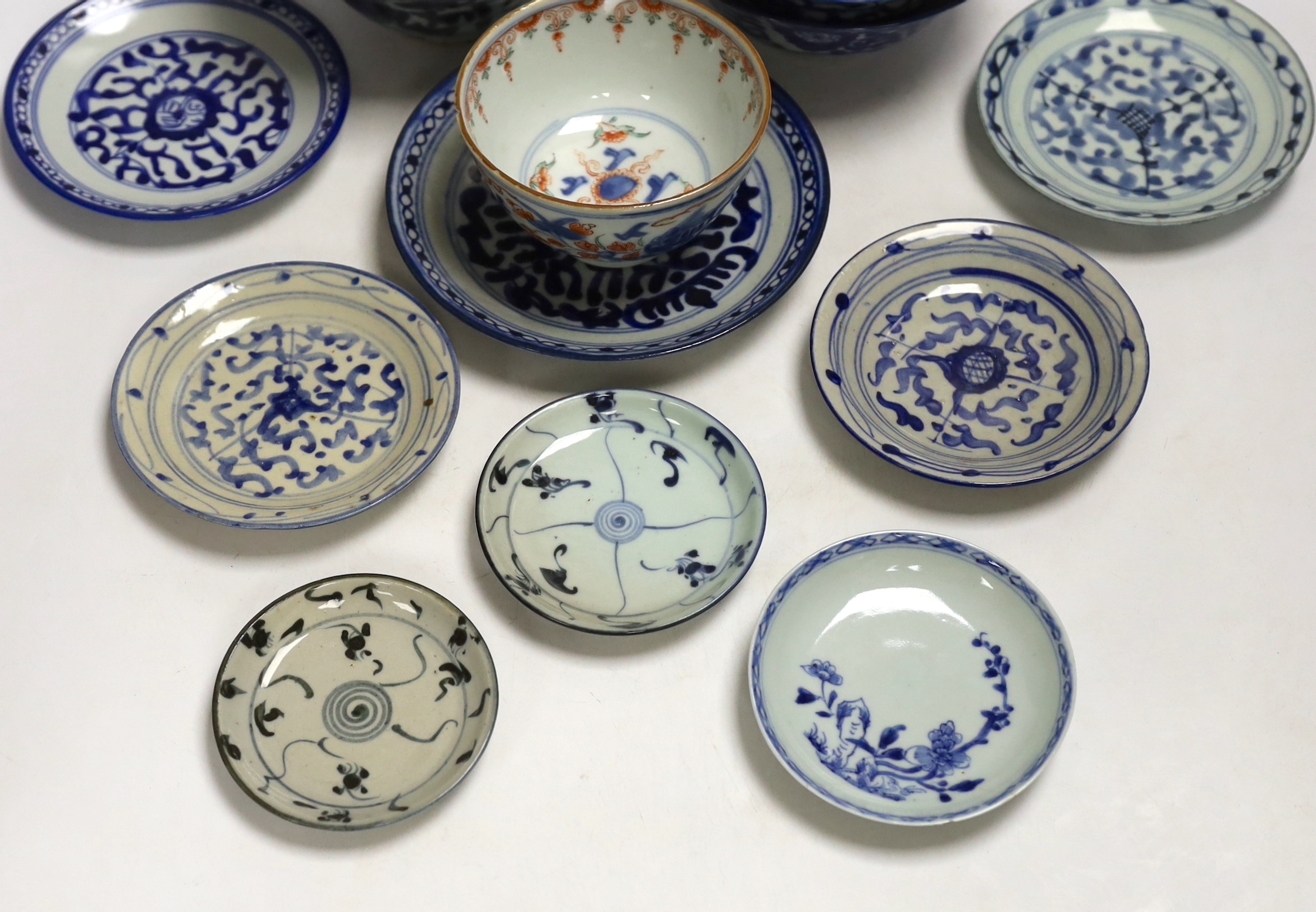 Thirteen Chinese blue and white dishes, plates and bowls, largest diameter 17.5cm